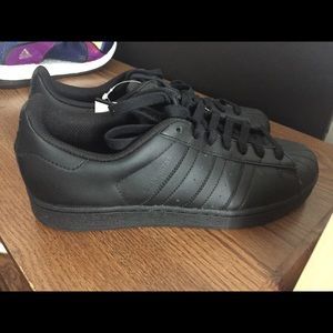 Adidas Superstar - Men’s size 8